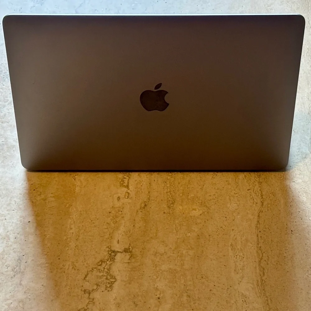 Apple MacBook Air (In Box) - Picture 8 of 12